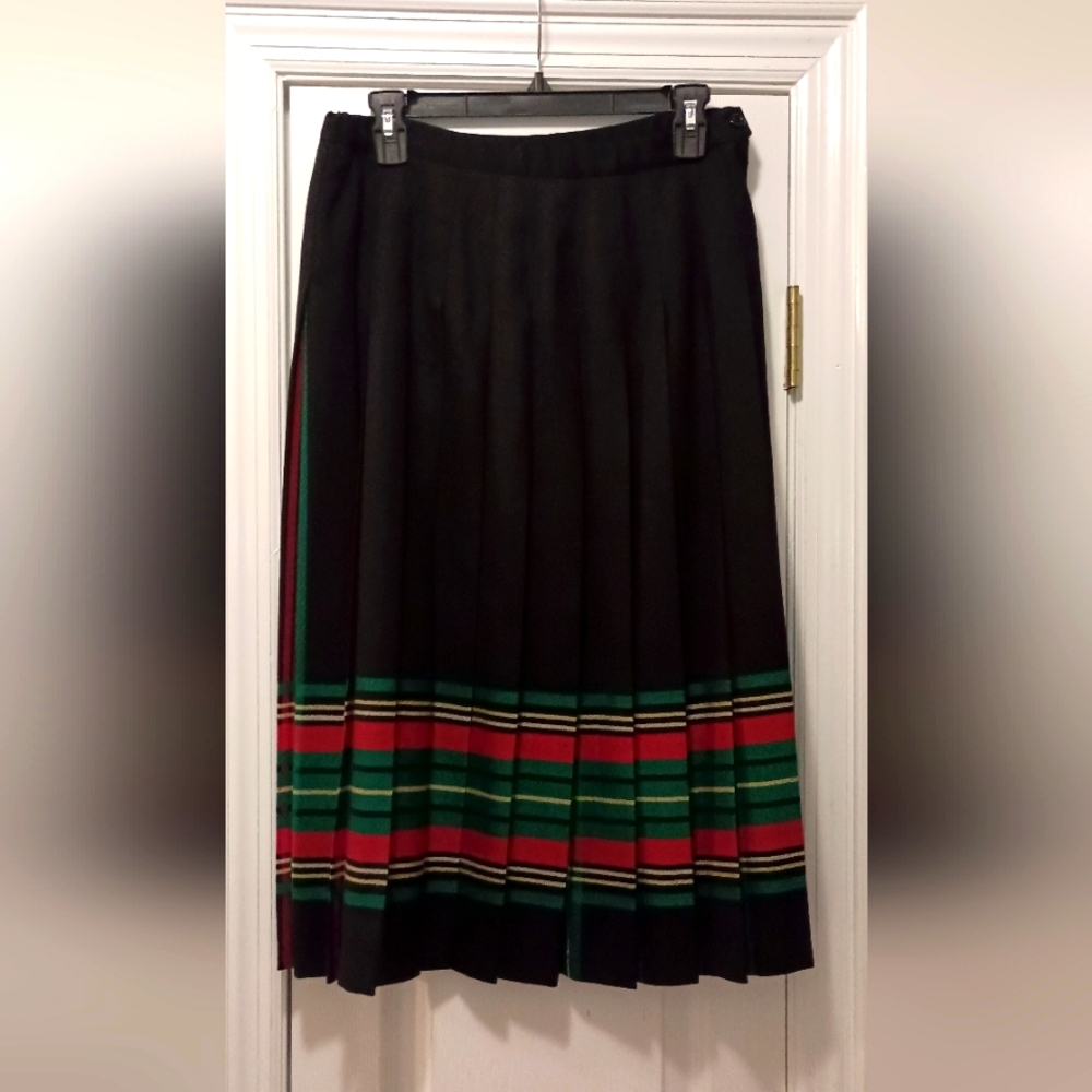 Vintage Pendleton Virgin Wool Black green red Pleated skirt 14p